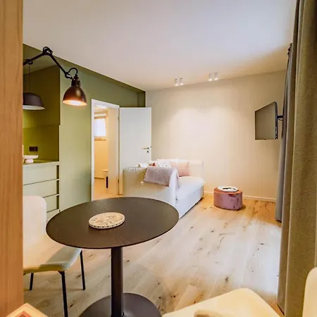Kabinett Boutique Apartments Креф Экстерьер фото